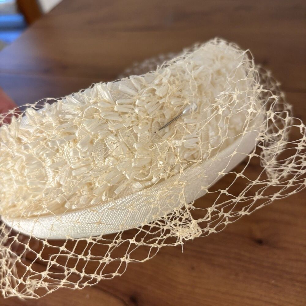 Vintage 1940s 1950s Pillbox Veiled Fascinator Woman’s Hat Crown Netting - Picture 9 of 11
